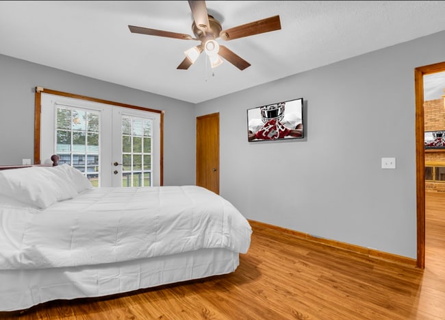 Building Photo - Fully furnished 3 bedroom, 2 bath home!