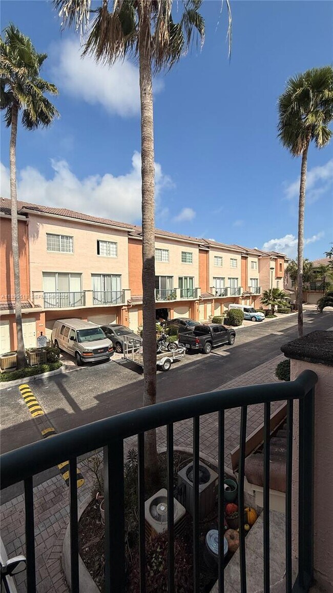 Building Photo - 2107 SE 10th Ave