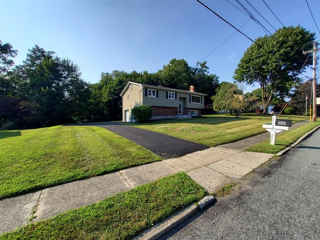 Building Photo - 7 Forestdale Ave