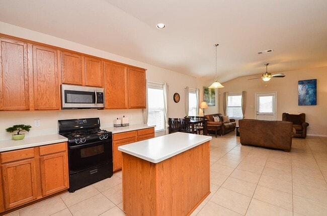 Building Photo - 614 W Newport Bend