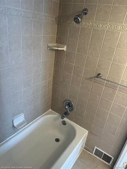 Building Photo - 598 Notre Dame St