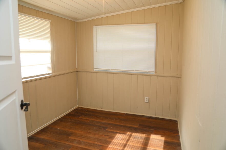 Building Photo - 1831 Bennett St