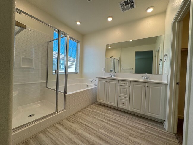 Building Photo - Brand New 4 bedroom Moreno Valley home wit...