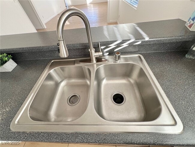 Building Photo - 428 S Beaumont St