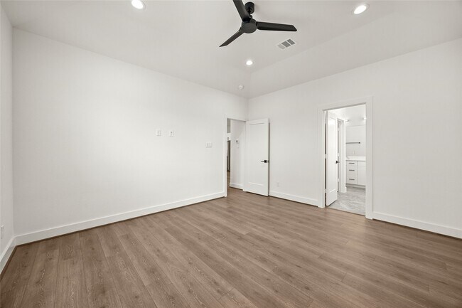 Building Photo - 2710 Bronze Vis Dr