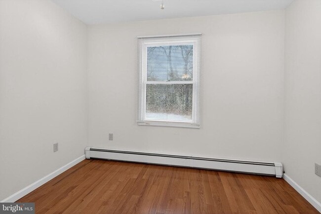 Building Photo - 764 Lakehurst Rd