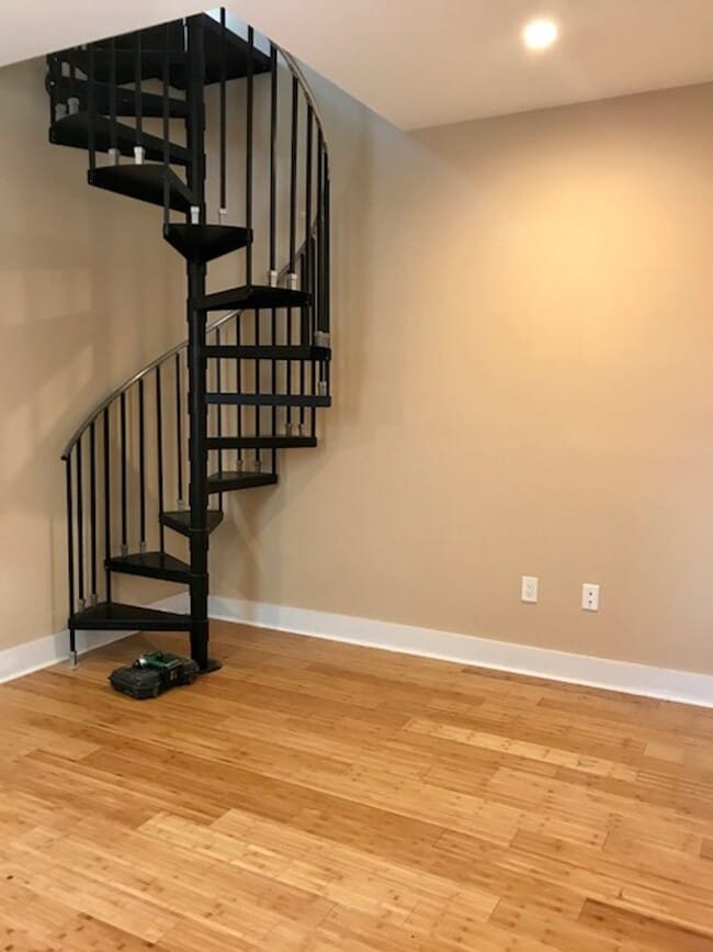 Building Photo - 1527 W Porter St