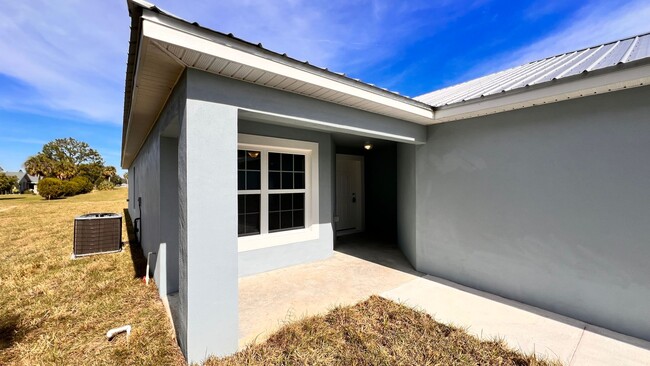 Building Photo - BRAND NEW 3 Bed/2 Bath Duplex Gem in Sebri...