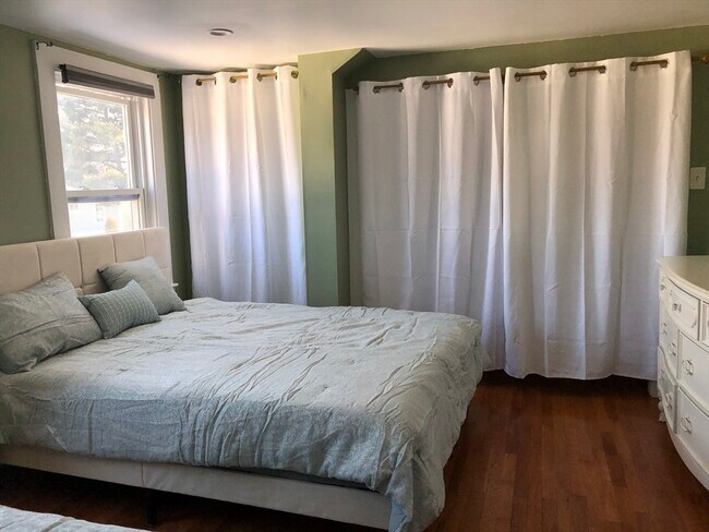 Building Photo - 49 Furness St