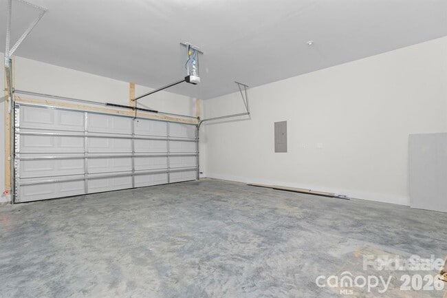 Building Photo - 548 Car Farm Rd