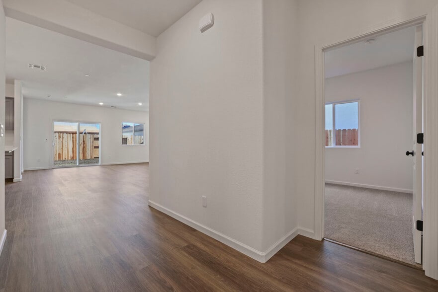Bedroom 3, Hallway to Great Room - 522 Bedfordshire Dr