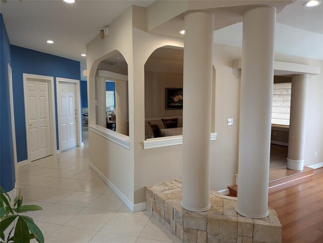 Building Photo - 6205 Lost Horizon Dr