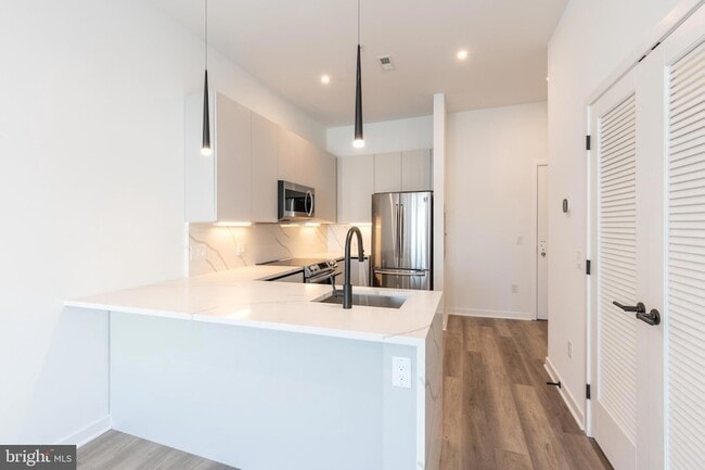 Building Photo - 3120 W Jefferson St