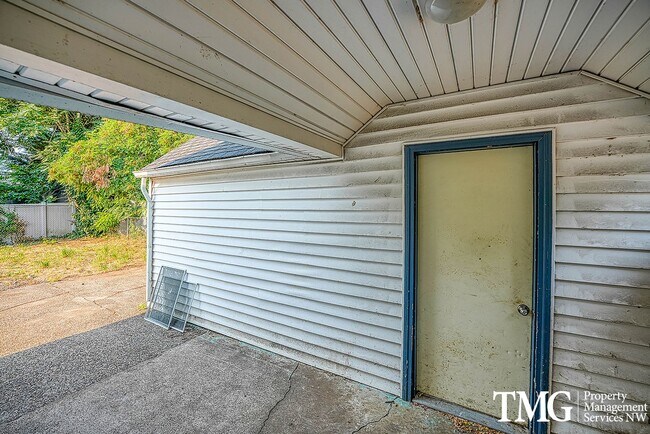 Building Photo - Adorable 3BD Home with Tons of Vintage Charm!