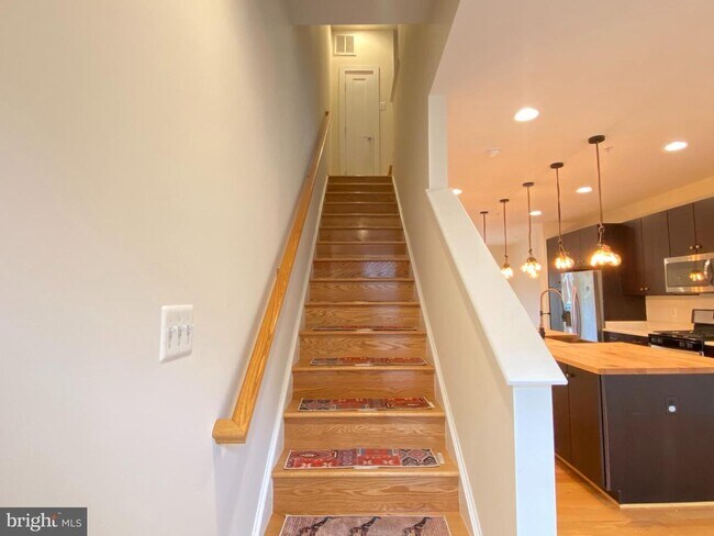 Building Photo - 924 King Farm Blvd