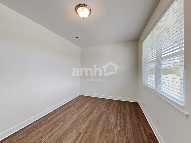 Building Photo - 5254 Lake Maxwell Dr