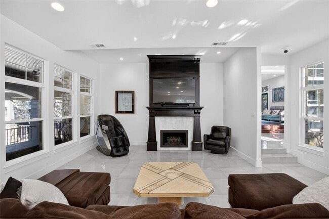 Building Photo - 3627 Stoneridge Rd