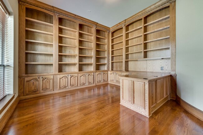 Building Photo - Gorgeous Custom Home on a private 1 acre l...