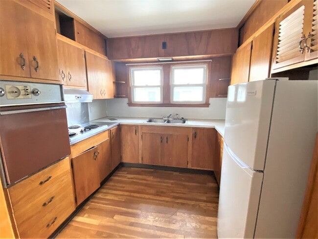 Building Photo - 105 Helen St