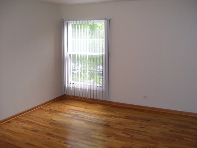 Building Photo - 5538 E Lake Dr