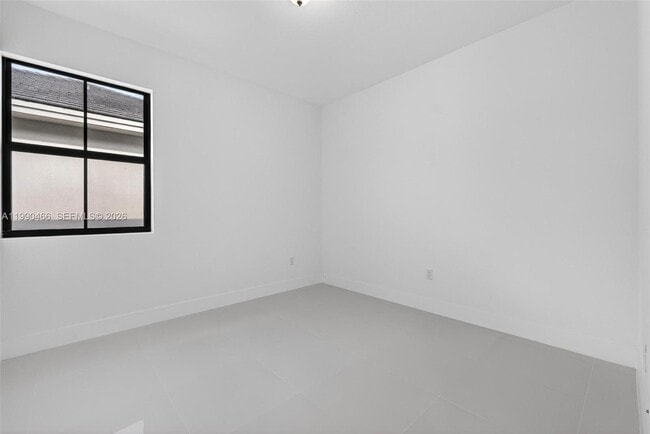 Building Photo - 15441 SW 20 Ln