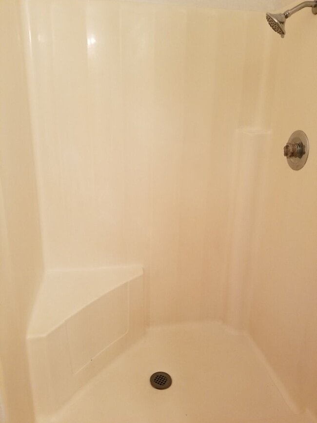 Building Photo - 3 Bedroom 2 Bath Home In East Redding