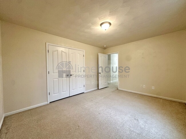 Building Photo - 4824 Kennebeck Ave