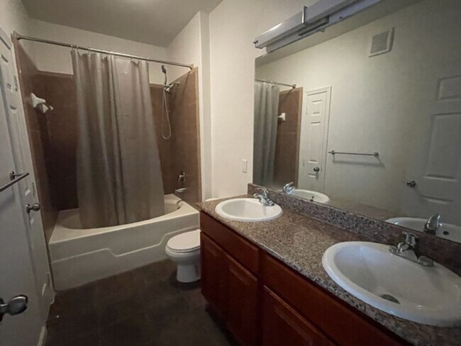 Building Photo - Condo for Rent – Antelope, CA