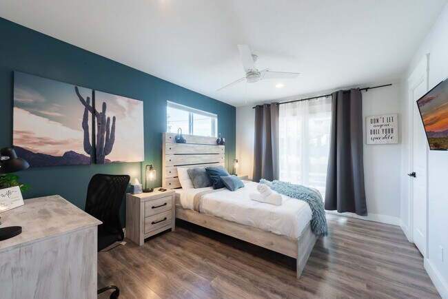 Building Photo - 4917 E Granada Rd