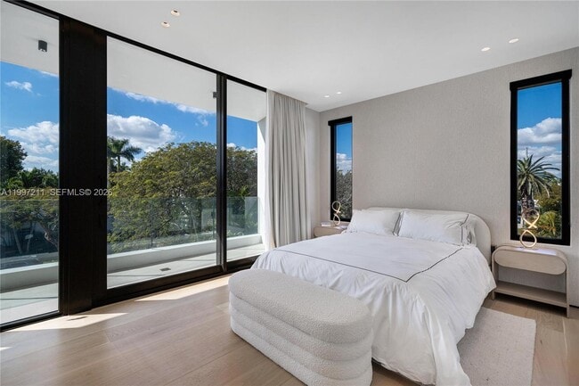 Building Photo - 1045 W 47th Ct