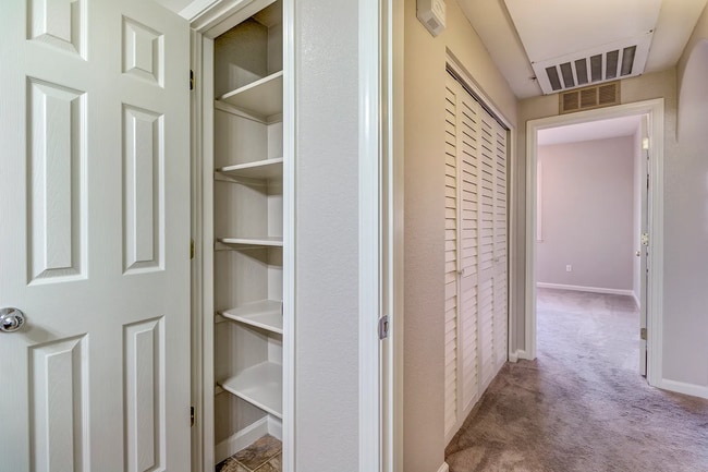 Building Photo - 6530 Hearthstone Cir