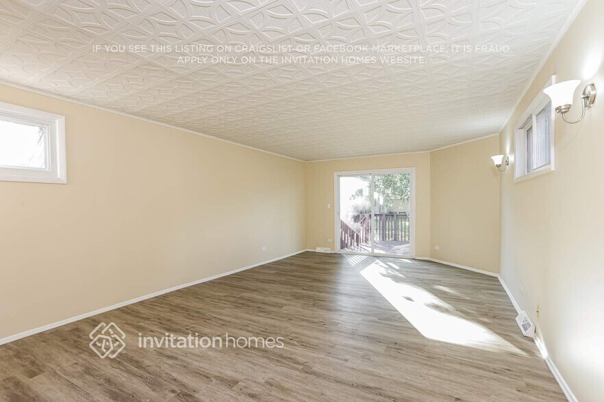 Building Photo - 8440 S Lockwood Ave