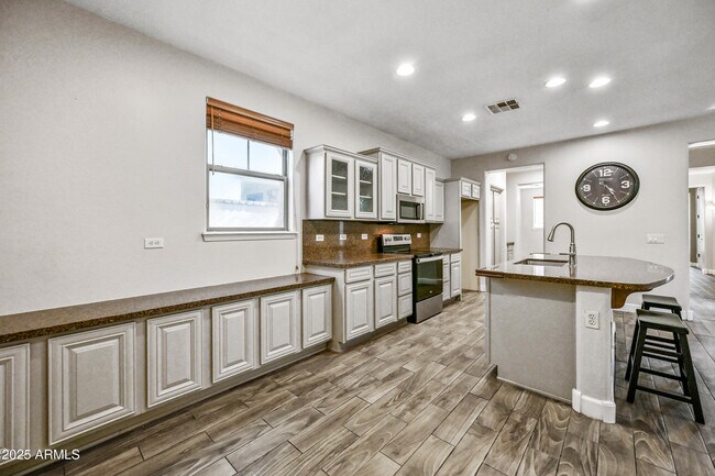 Building Photo - 15340 W Dahlia Dr