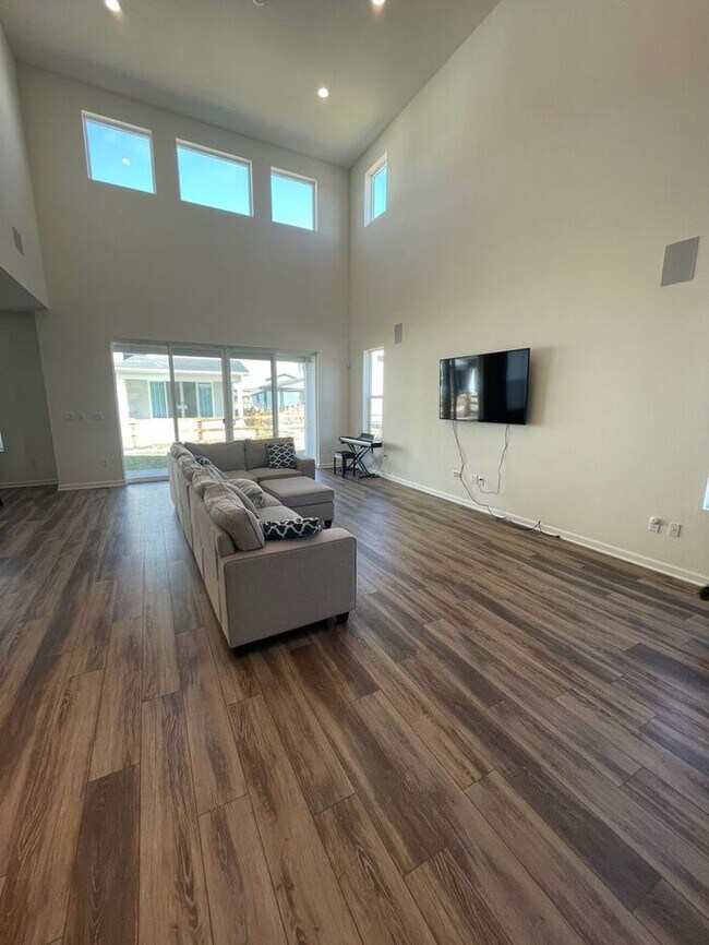Building Photo - Gorgeous 4 Bed 2.5 Bath New Build in Timnath!