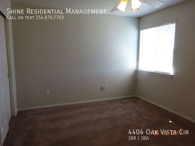 Building Photo - 4404 Oak Vista Cir