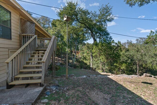 Building Photo - 103 Comet