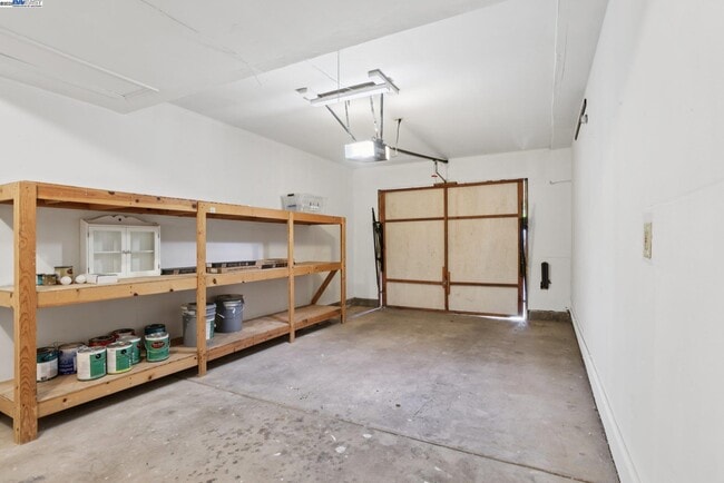 Building Photo - 2039 Alexander Ct