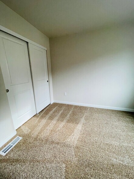 Building Photo - 3472 Deerfern Rd