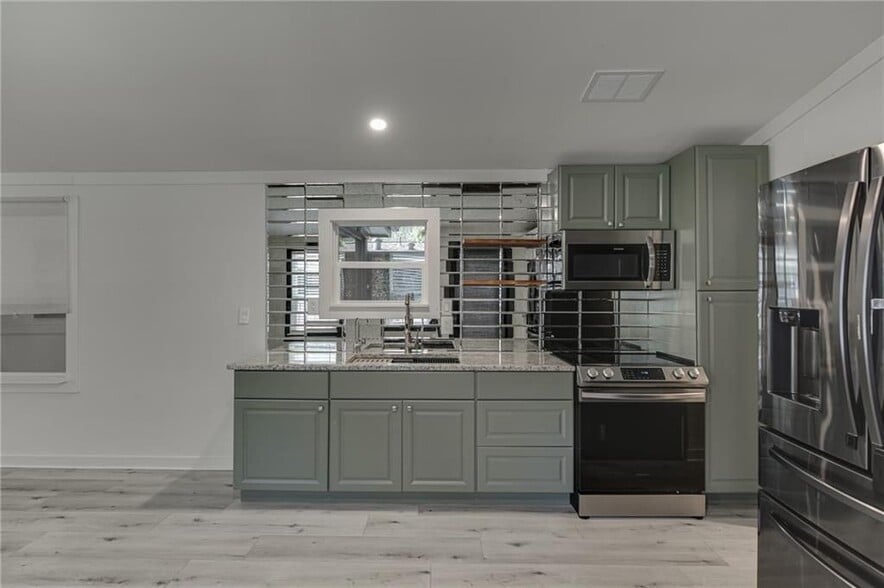 Building Photo - 3685 Fir Dr