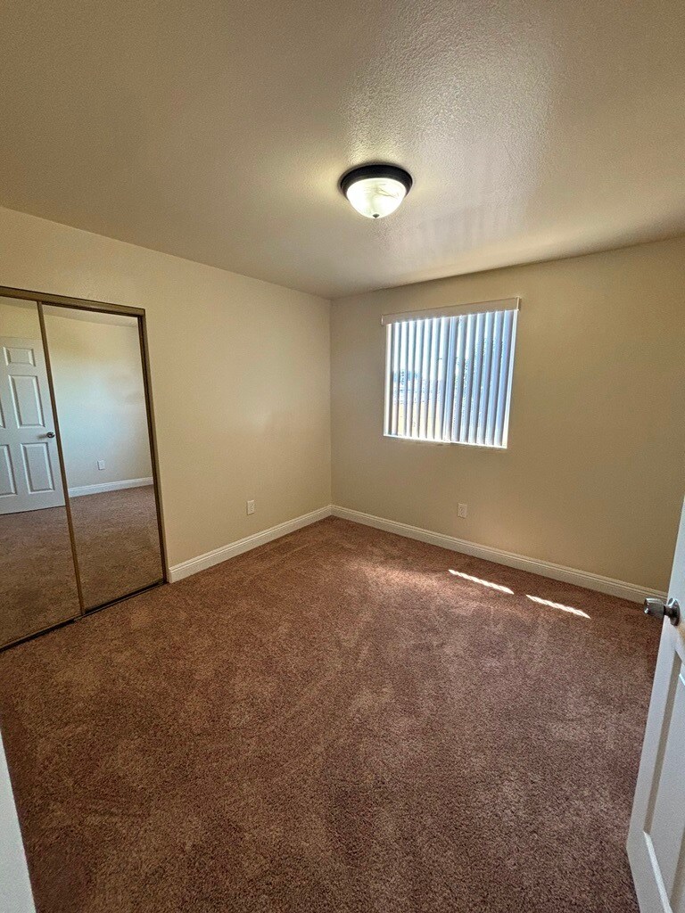 Building Photo - 314 E 120th St