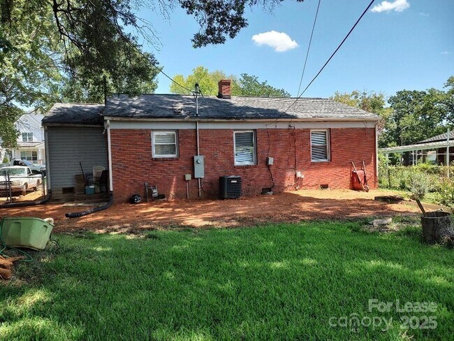 Building Photo - 322 Hartford Ave