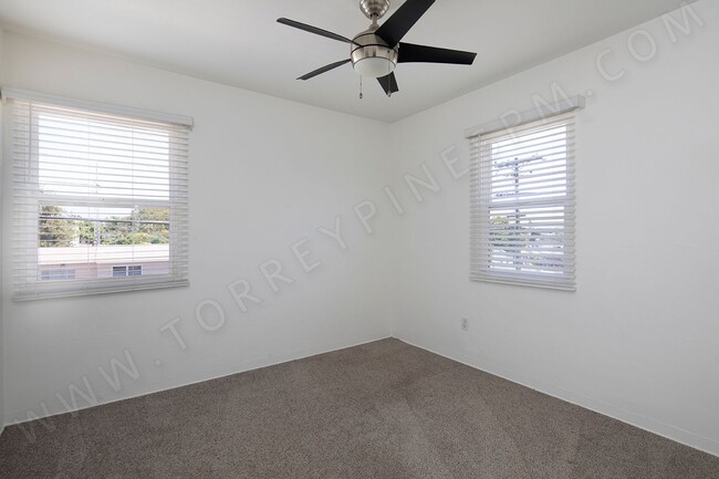 Building Photo - 1 MONTH FREE ~ 2BR with Lots of Light in Great Pacific Beach Location!