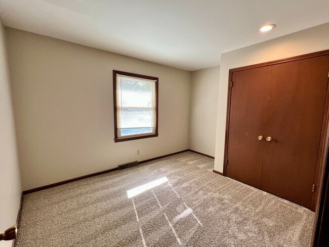 Building Photo - Amazing 4 Bedroom Home!