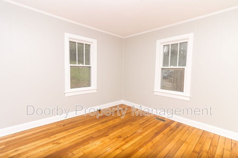 Building Photo - 640 Lupton Dr