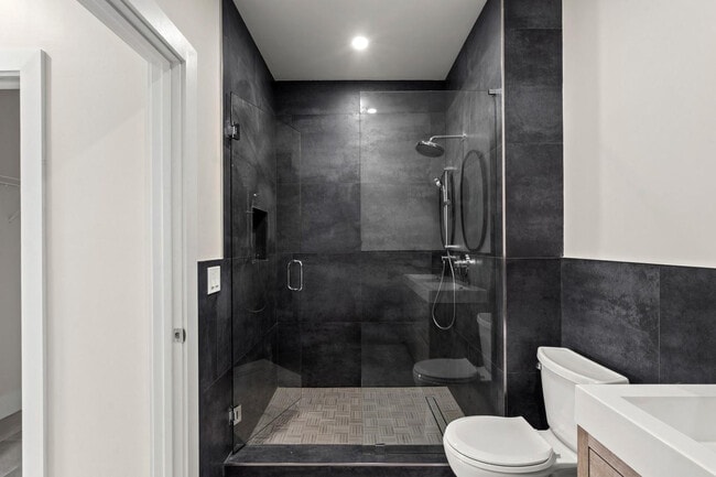 Building Photo - 672 Fern St