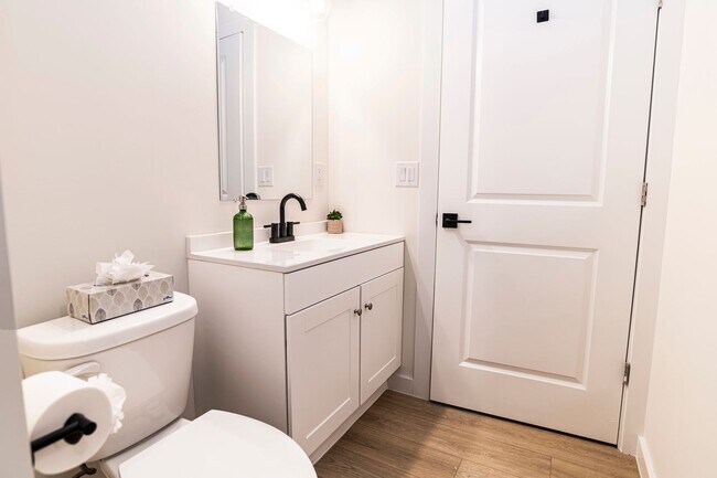 Building Photo - Spacious Fully Furnished 3BR/3BA home in a...