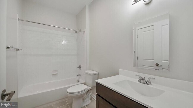 Building Photo - 4907 Hamilton Ave