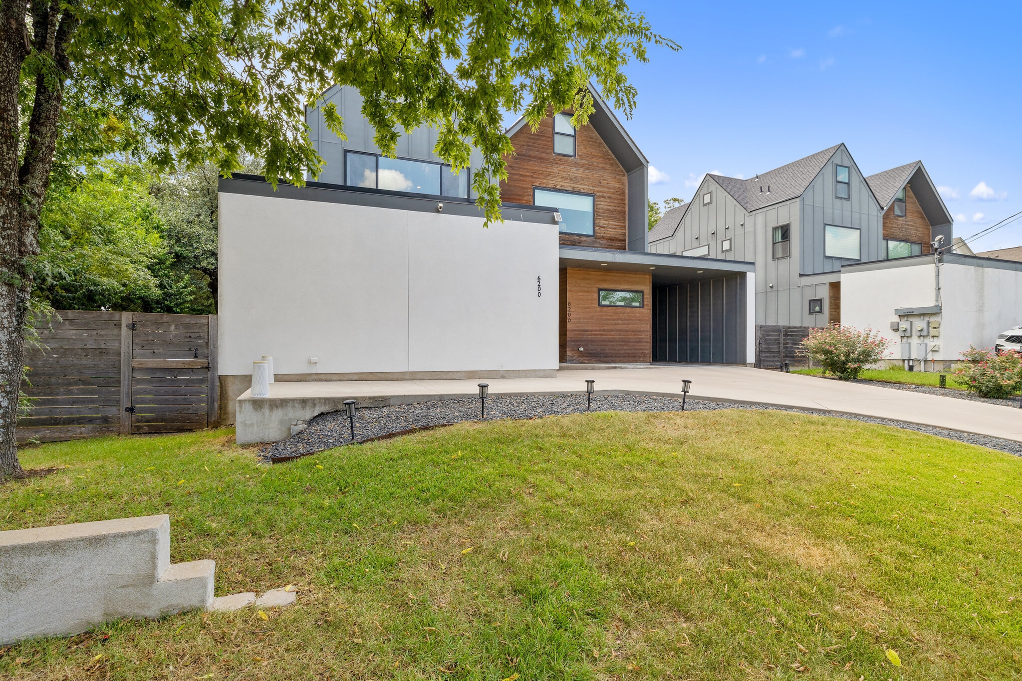 Building Photo - 6200 Hickman Ave