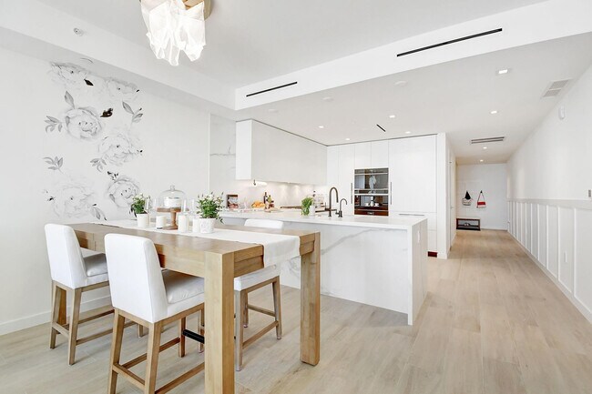 Building Photo - 1116 N Ocean Blvd