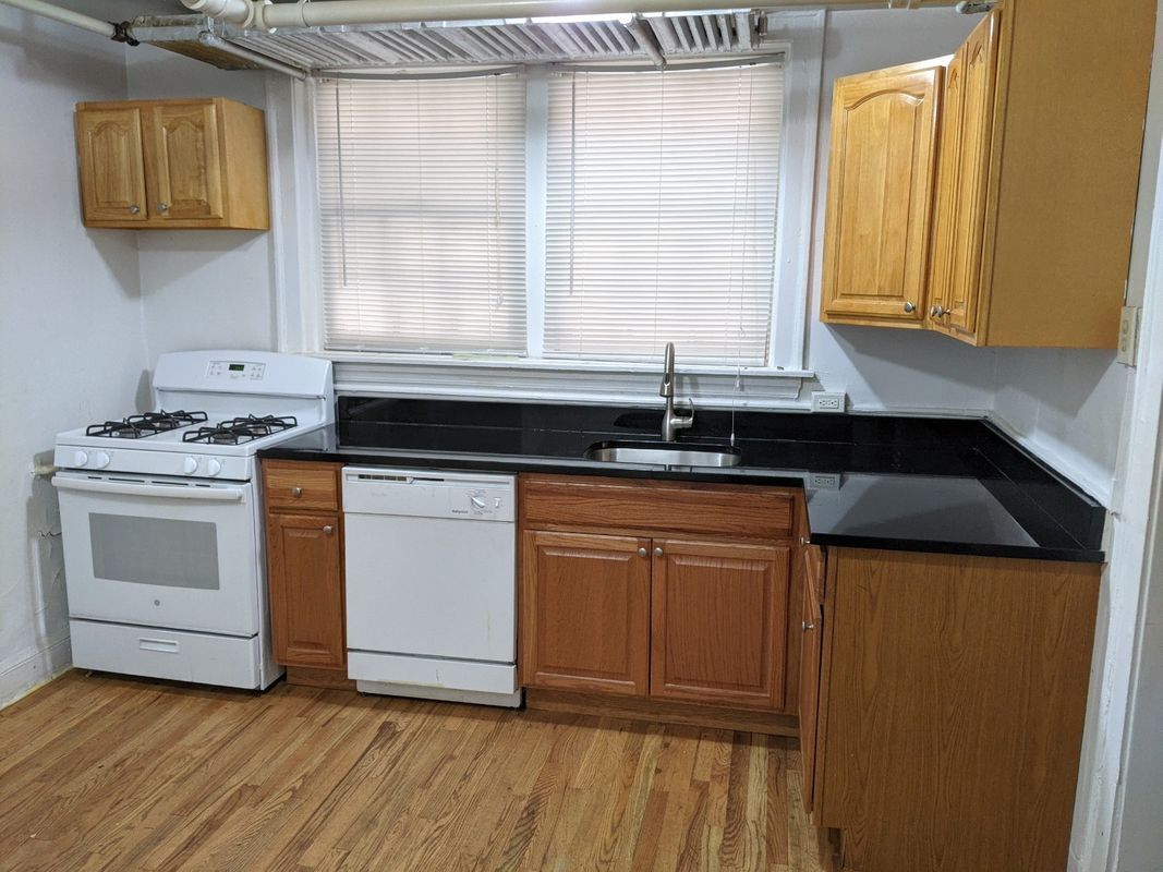 Building Photo - 1452 Oak Ave